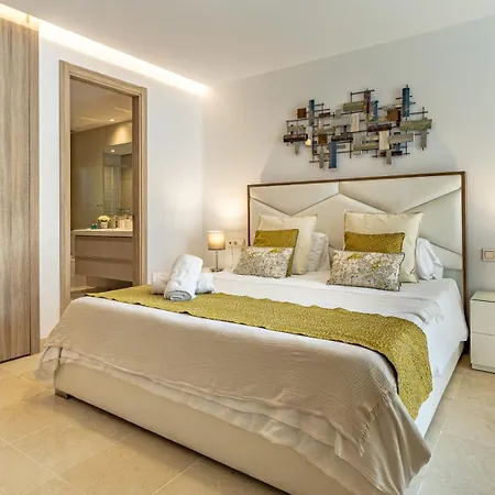 Apartment Vacation I Royal Banus Apartment, Swimming-pool, Minutes From The Marina, The And Luxury Shopping