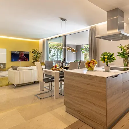 Vacation I Royal Banus Apartment, Swimming-pool, Minutes From The Marina, The And Luxury Shopping * Marbella