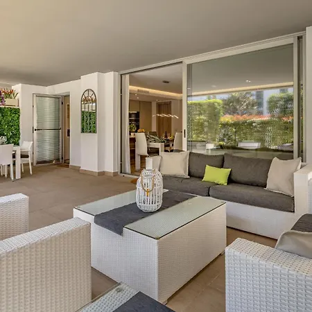 Vacation I Royal Banus Apartment, Swimming-pool, Minutes From The Marina, The And Luxury Shopping Apartment