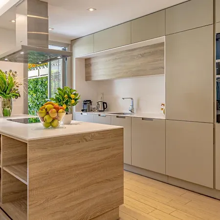 Vacation I Royal Banus Apartment, Swimming-pool, Minutes From The Marina, The And Luxury Shopping Apartmán *