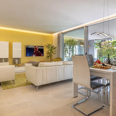 Apartment Vacation I Royal Banus Apartment, Swimming-pool, Minutes From The Marina, The And Luxury Shopping