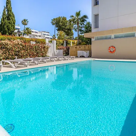 Vacation I Royal Banus Apartment, Swimming-pool, Minutes From The Marina, The And Luxury Shopping Apartment *