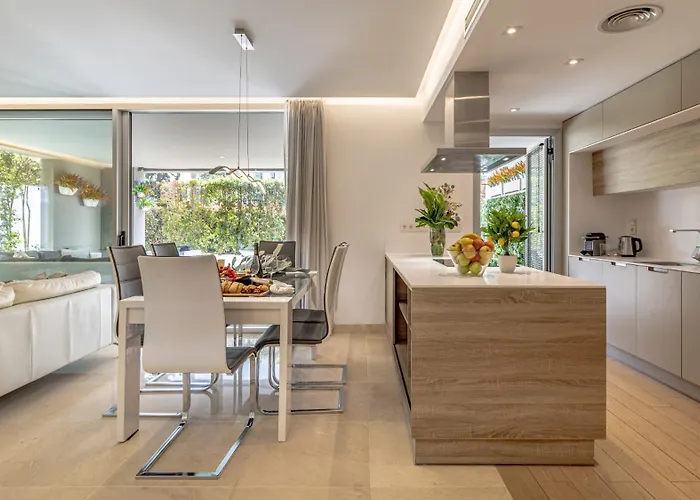 Vacation I Royal Banus Apartment, Swimming-pool, Minutes From The Marina, The And Luxury Shopping *