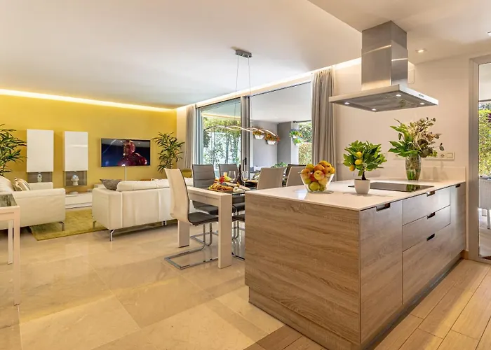 Vacation I Royal Banus Apartment, Swimming-pool, Minutes From The Marina, The And Luxury Shopping * Marbella