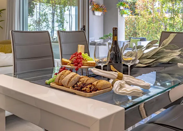 Vacation I Royal Banus Apartment, Swimming-pool, Minutes From The Marina, The And Luxury Shopping *