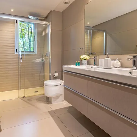 Vacation I Royal Banus Apartment, Swimming-pool, Minutes From The Marina, The And Luxury Shopping *