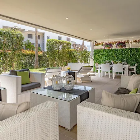 Апартаменти Vacation I Royal Banus Apartment, Swimming-pool, Minutes From The Marina, The And Luxury Shopping