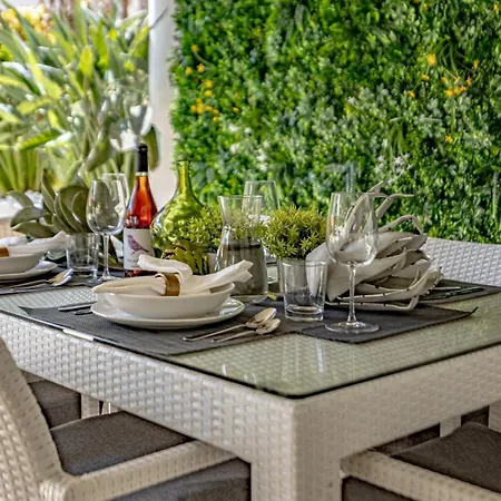 Vacation I Royal Banus Apartment, Swimming-pool, Minutes From The Marina, The And Luxury Shopping Марбелья